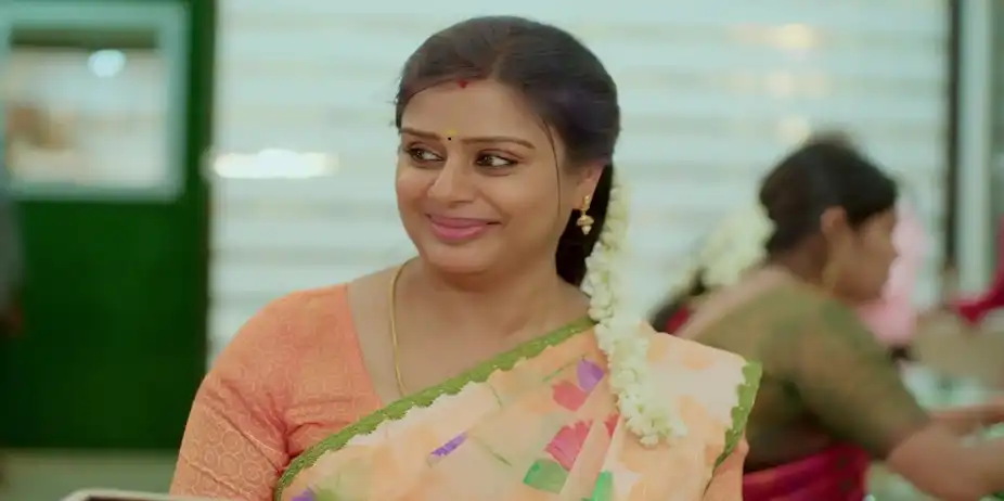 Rukmini Takes Money from Isai - Paarijatham