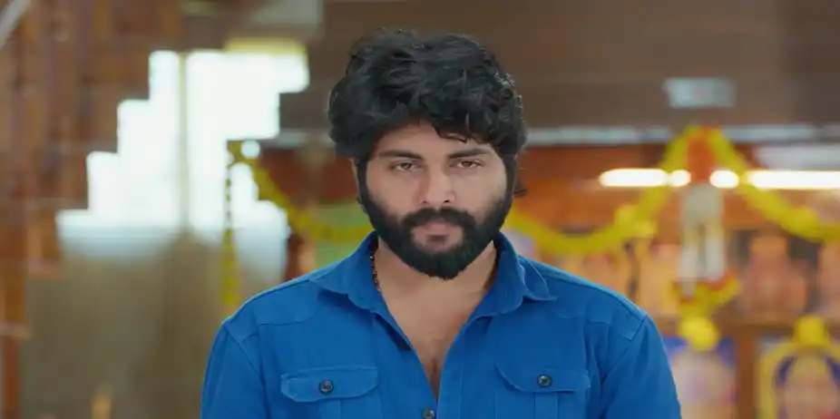Maaran Brings Kanmani to the Temple - Veera