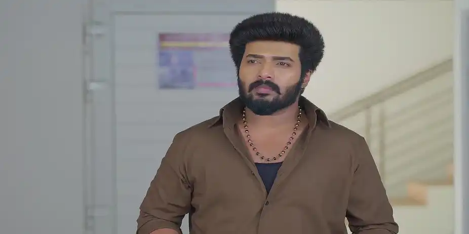 Raja Discovers Kumaran's Deceit - Karthigai Deepam