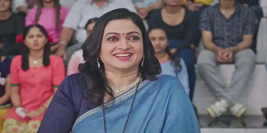 Ragini Is Delighted Watching Anika's Game - Kamali