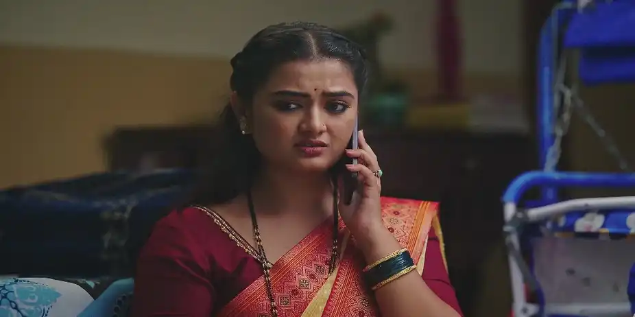 Bhagyashree Tells Her Suspicion to Tejashree - Lakhat Ek Amcha Dada
