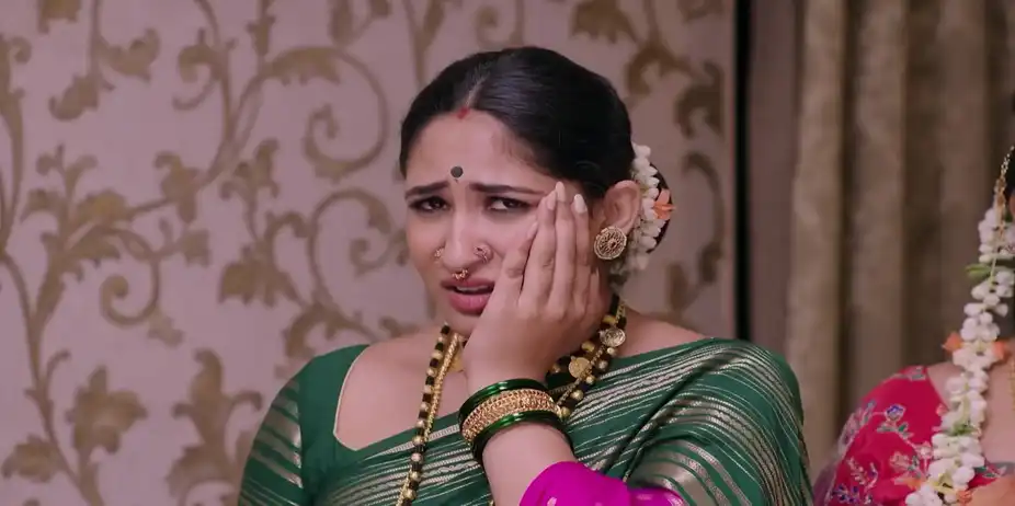 Manjula Puts on an Act - Jodi Hakki