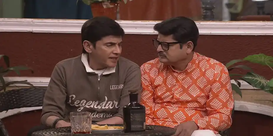 Tiwari and Vibhuti Have an Important Discussion - Bhabi Ji Ghar Par Hai