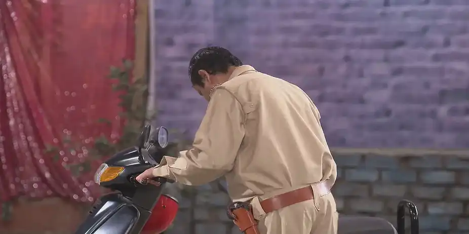 Happu Learns about the Miraculous Temple - Happu Ki Ultan Paltan