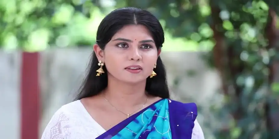 The Villagers Try to Attack Amravathy - Mounam Pesiyadhe