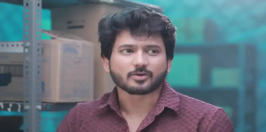Cibi and Tamil Try to Call for Help - Varisu