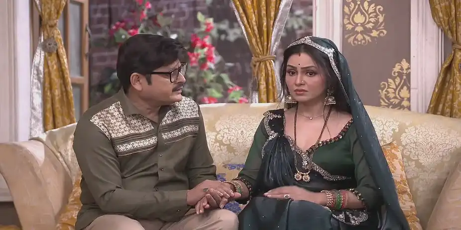 Tiwari Reveals His Real Name to Angoori - Bhabi Ji Ghar Par Hai