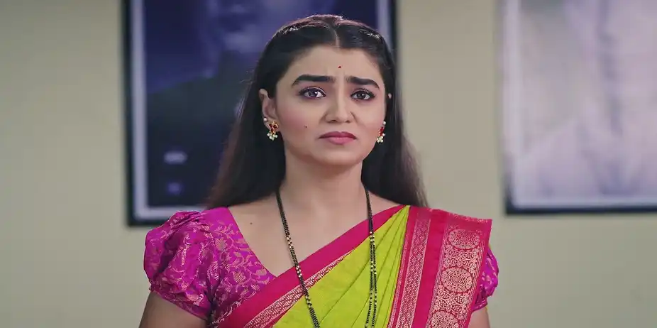 Tulja Tells Everyone about Daddy in Court - Lakhat Ek Amcha Dada
