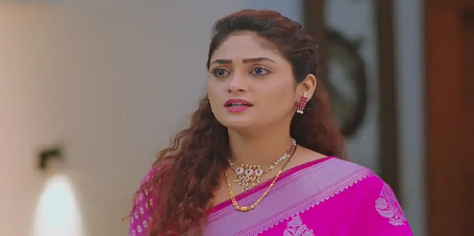 Pritam Goes To Meet Aditya and Paaru - Paaru