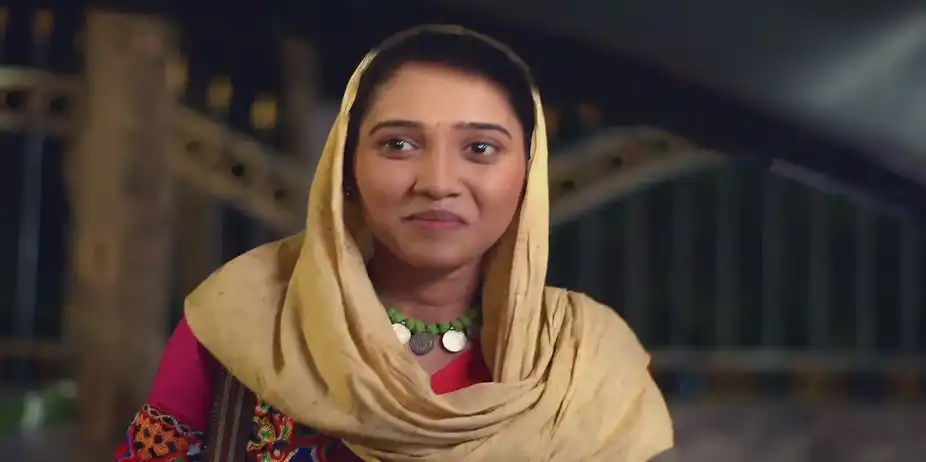Fatima Gets Into Gulab’s Man’s Car - Taarini