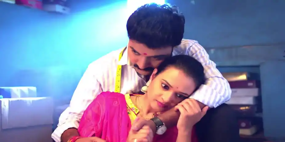 Madhuri Hugs Gopal - Devmanus Madhla Adhyay
