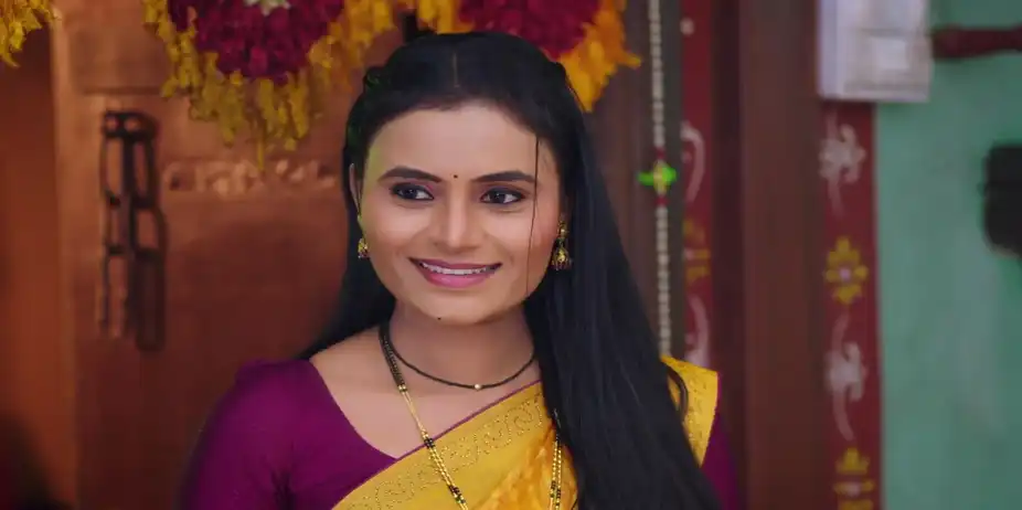 Gopal Gives Lali a New Saree - Devmanus Madhla Adhyay