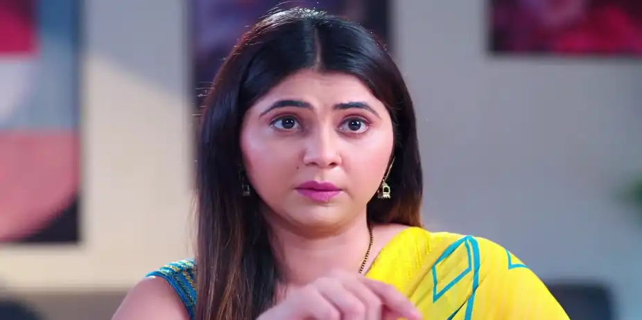 Kiran Tries to Warn Shivani - Savalyachi Janu Savali