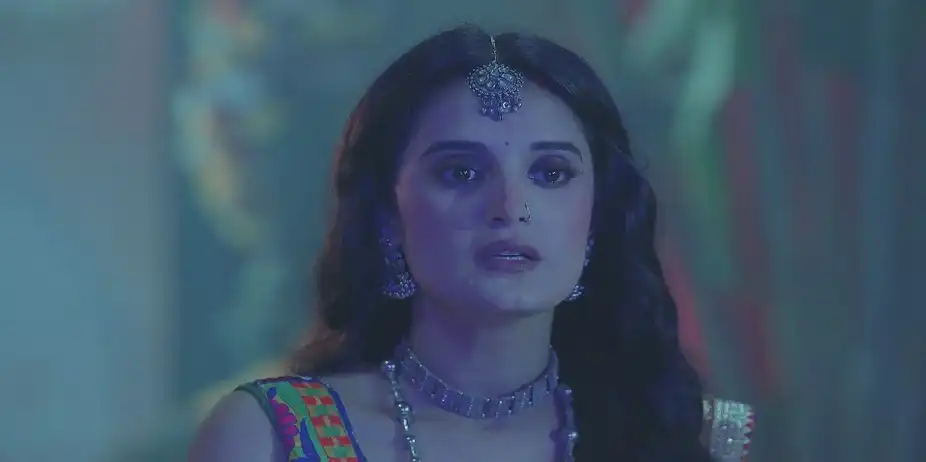 Reet Saves Sharda from the Angry Guests - Jaane Anjaane Hum Mile
