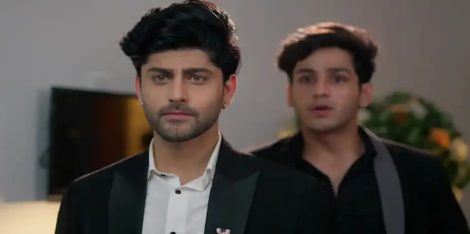 Avinash Reveals His Plan to Devansh and Vasudha - Vasudha