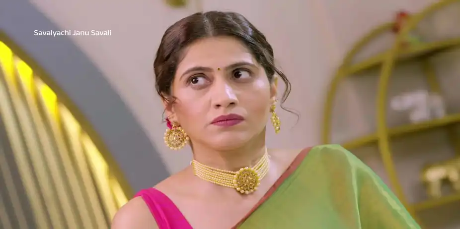 Savali Threatens Shivani - Savalyachi Janu Savali - Promo