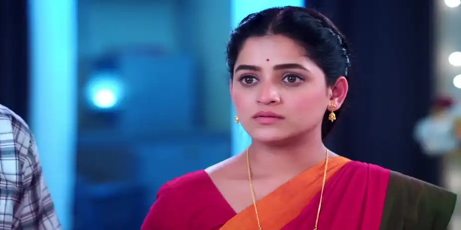 Tilottama Is Happy to See Aditya at Home - Savalyachi Janu Savali