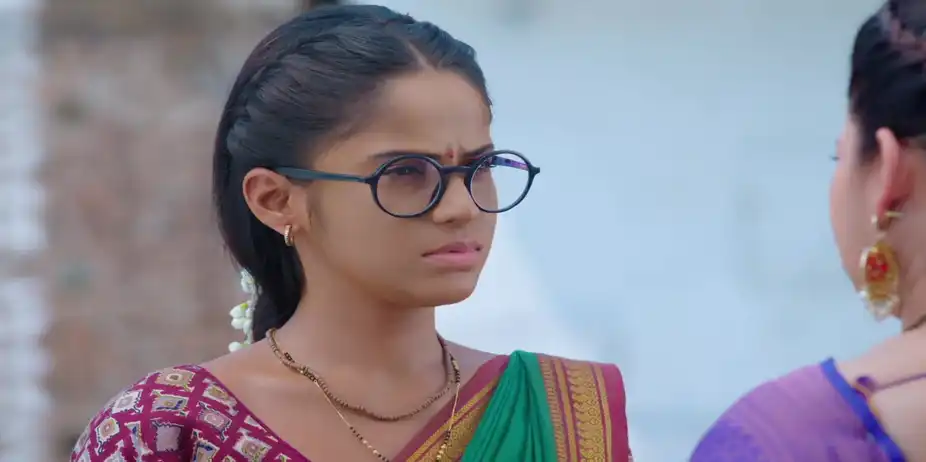Bhairavi Blackmails Savali - Savalyachi Janu Savali