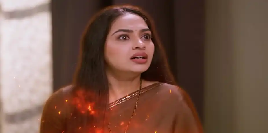 Meera Is Exposed in Front of Maya - Tula Japnar Aahe