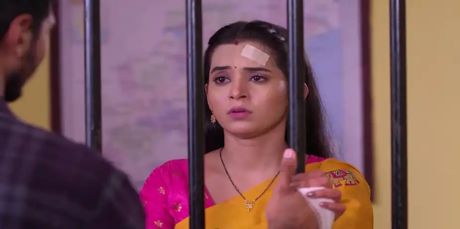 Mani Fails to Help Abhi - Tu Khara Mun Chaai