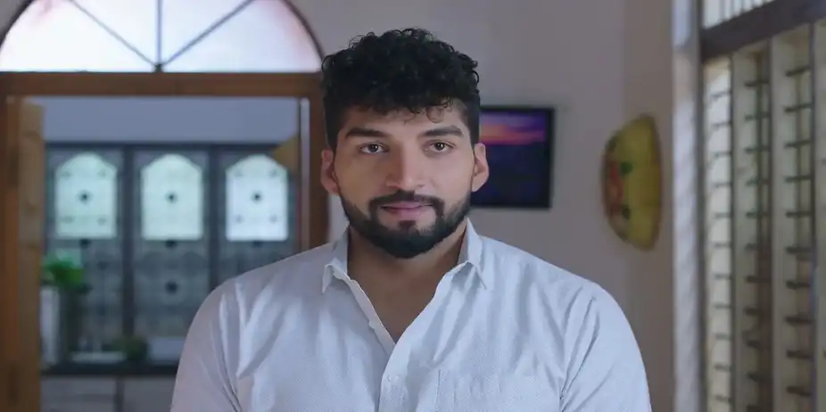Laddu Embraces Shourya - Rajakumari