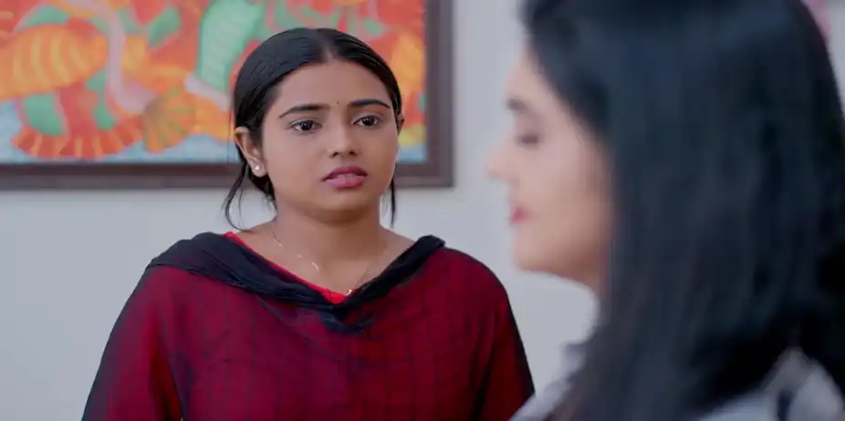 Varsha Panics when Devika Tells Her about Vikram - Manathe Kottaram