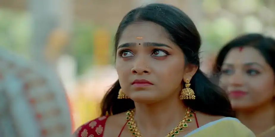 Sachi Prepares to Tie the 'Thali' to Archana - Mangalyam