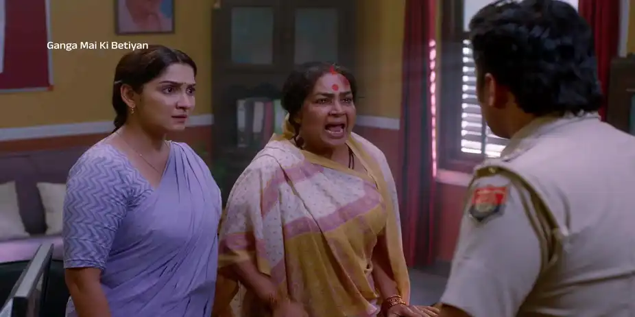 Ganga Gives the Inspector a Sharp Reply - Ganga Mai Ki Betiyan - Promo
