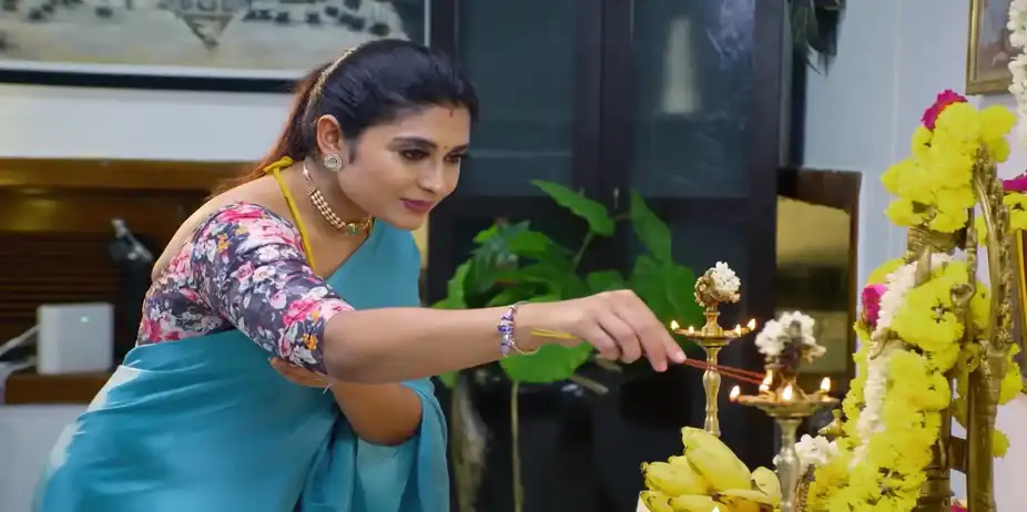 Rithika Performs Puja - Ayali
