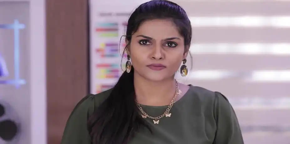 Dhurai is Shocked by Mithra's Words