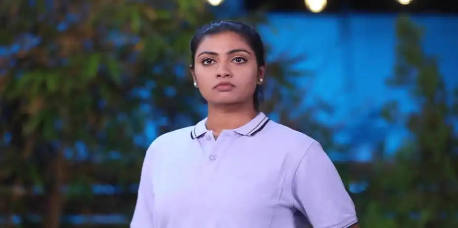 Maya Confronts Durga's Look Alike - Maari