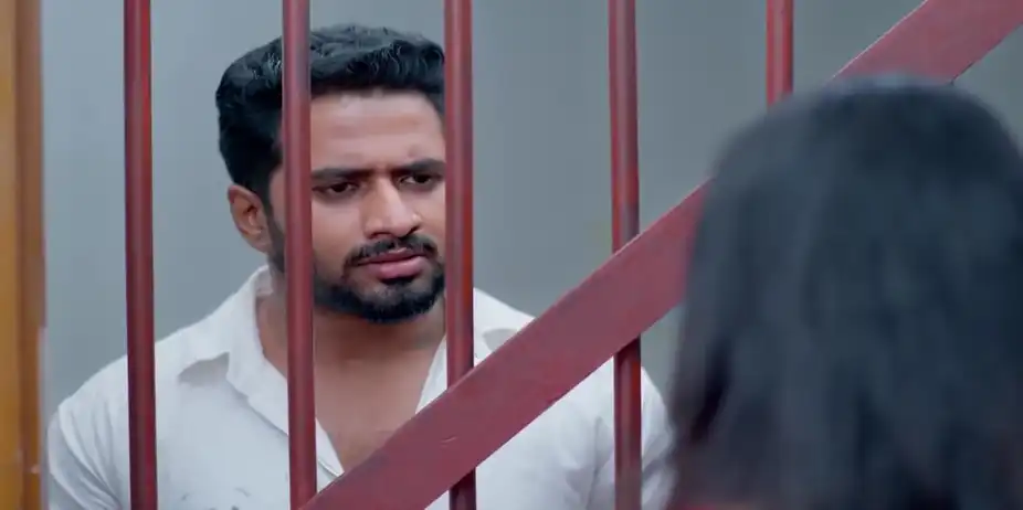 Rakhi Visits Jagan in Jail - Manathe Kottaram