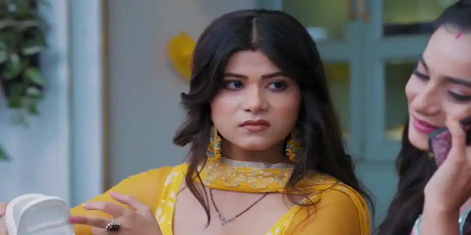 Divya and Smita Get into an Argument - Jaane Anjaane Hum Mile