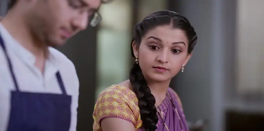 Meera Teases Atharva - Tula Japnar Aahe