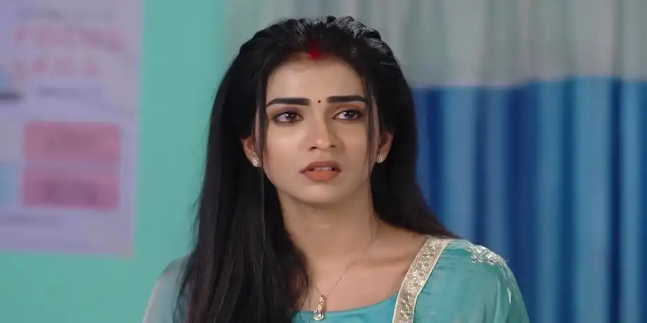 Richa Argues with the Police Officer - Tuma Bina