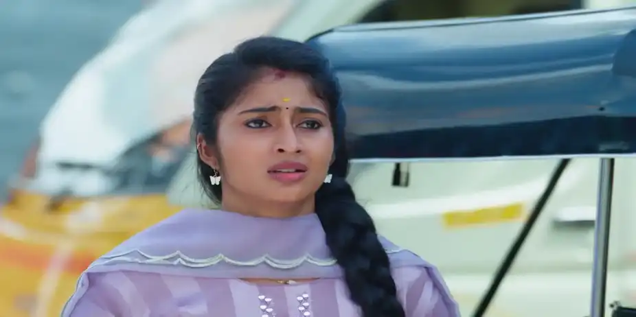 Prakash Snatches the Money from Veera - Veera