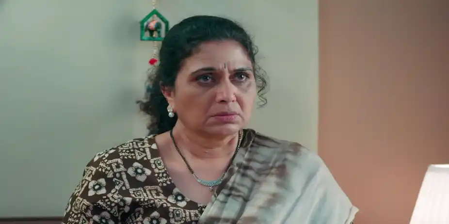 Mandakini's Decision Irks Dilip - Veen Doghatli Hi Tutena