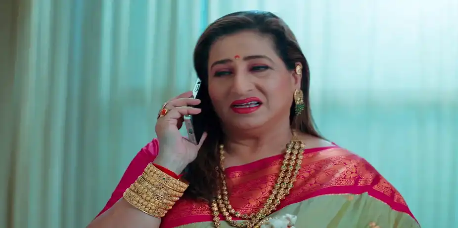 Mandakini to Pawn Swanandi’s Gold Bangles - Veen Doghatli Hi Tutena