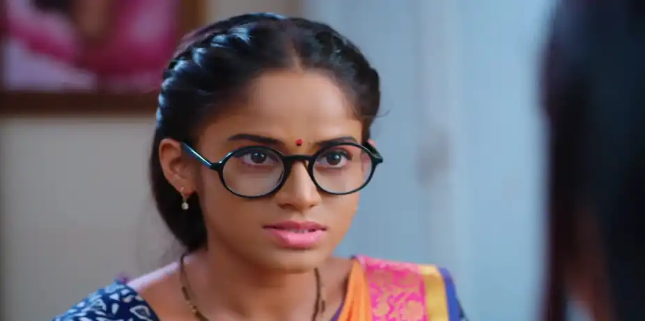 Savali Tells Amruta about Rajkumar - Savalyachi Janu Savali