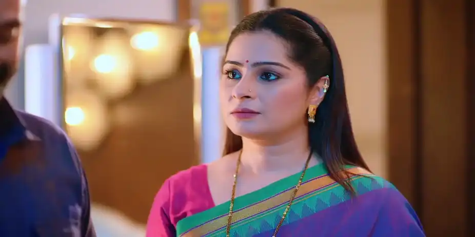 Rajkumar Tells Amruta Not to do Any Chores - Savalyachi Janu Savali