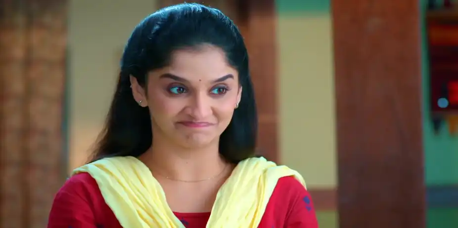 Padmini Invites Nishita to Stay at Her House - Taarini