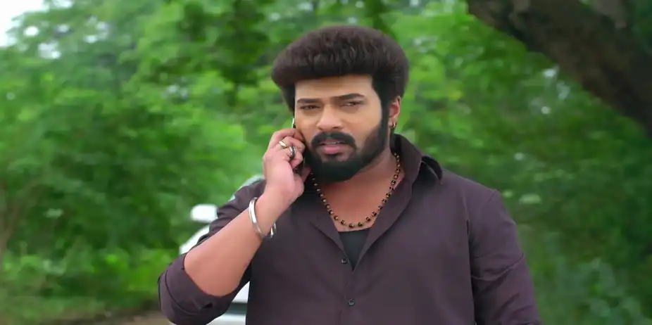 Raja Questions the Rickshaw Driver - Karthigai Deepam