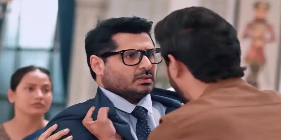 Ved Talks about Teaching a Lesson to the Bajajs - Saru