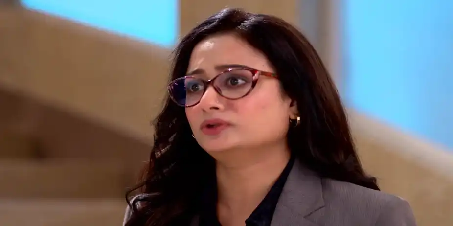 Meera Informs Rajlokshmi about Arya's Danger - Chirodini Tumi Je Amar
