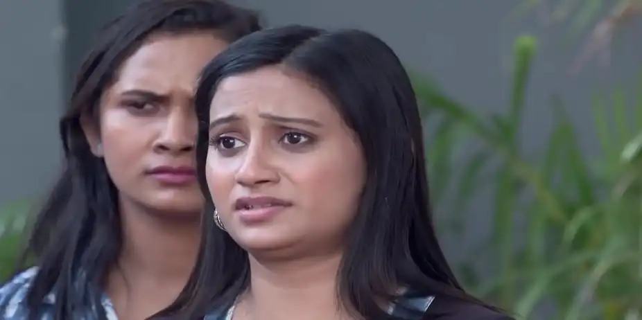 Parul Lashes Out at Her Classmates - Parineeta