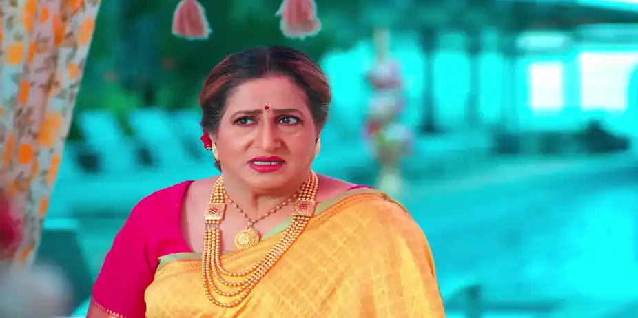 Mallika Seeks Arpita’s Help to Call Off Adhira’s Wedding - Veen Doghatli Hi Tutena