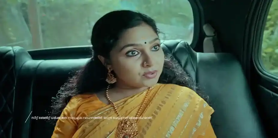 Padmavathy Mocks Prathapa Varma - Akale