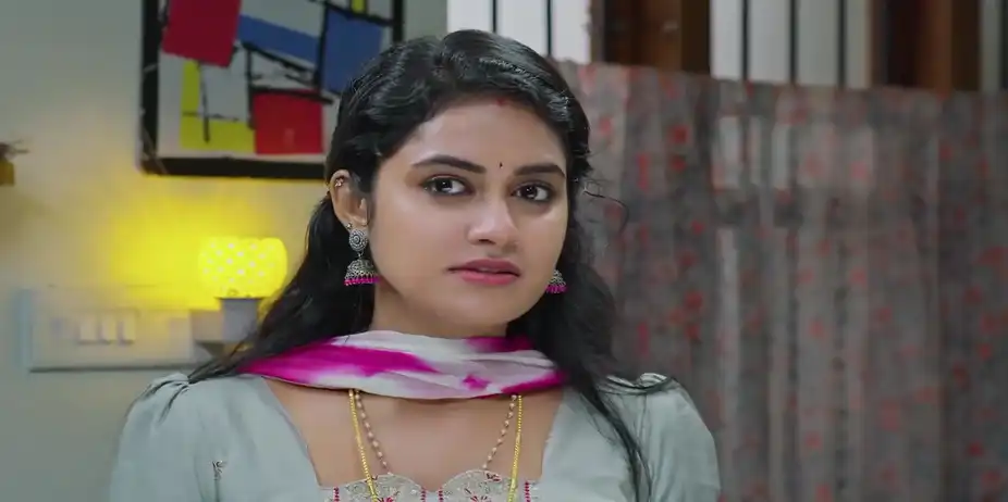 Radhika Warns Urvashi - Snehapoorvam Shyama