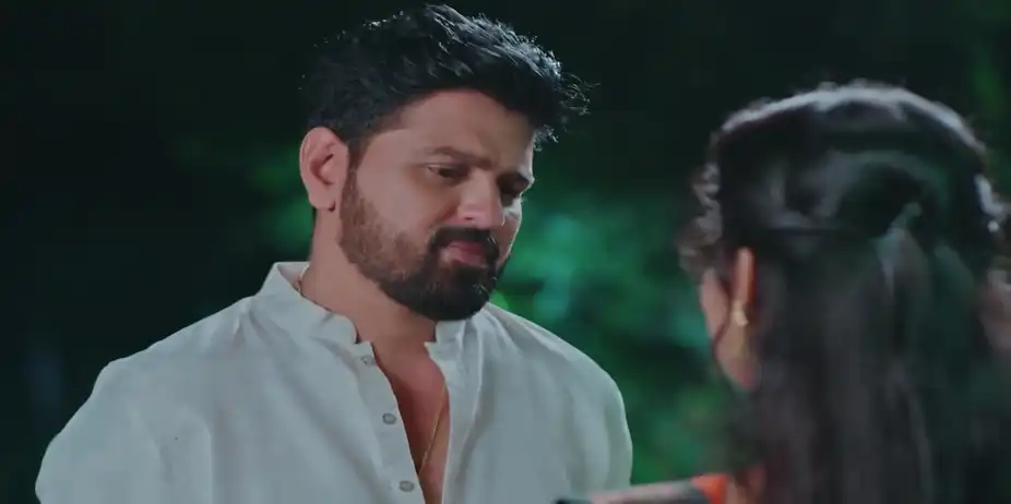 Varun Asks Radhika about Shyama - Snehapoorvam Shyama