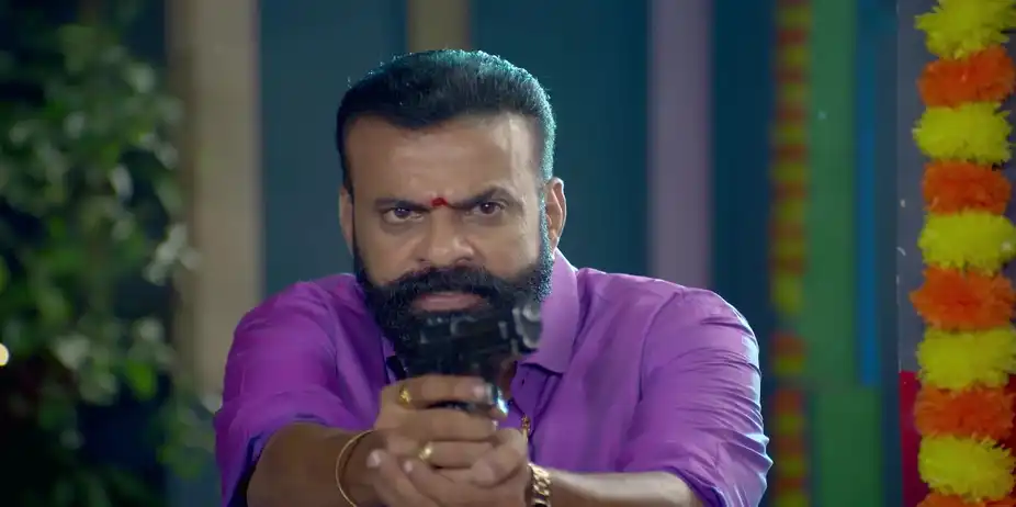 Chezhiyan Saves Indrani - Ayali